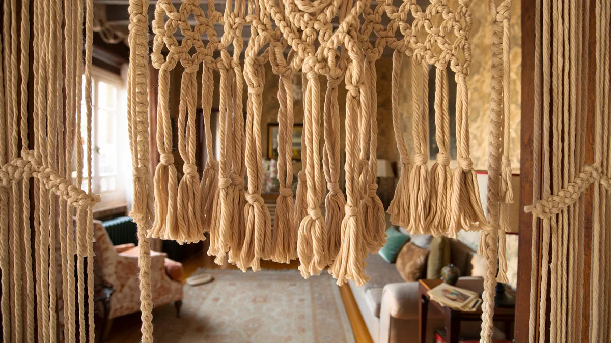Brise-vue rideau macramé : filtrer la lumière en gardant l'intimité