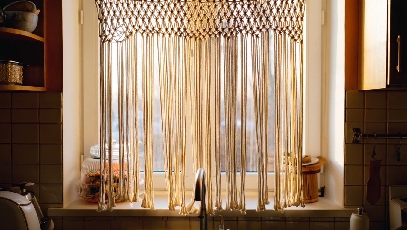 Rideau macramé cuisine : filtrer lumière et créer une ambiance chaleureuse