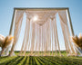 Le rideau macramé pour un mariage en extérieur : légèreté naturelle pour votre cérémonie