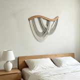 Décoration murale bohème macramé fils drapés barre courbée | Drapa Décorations macramé
