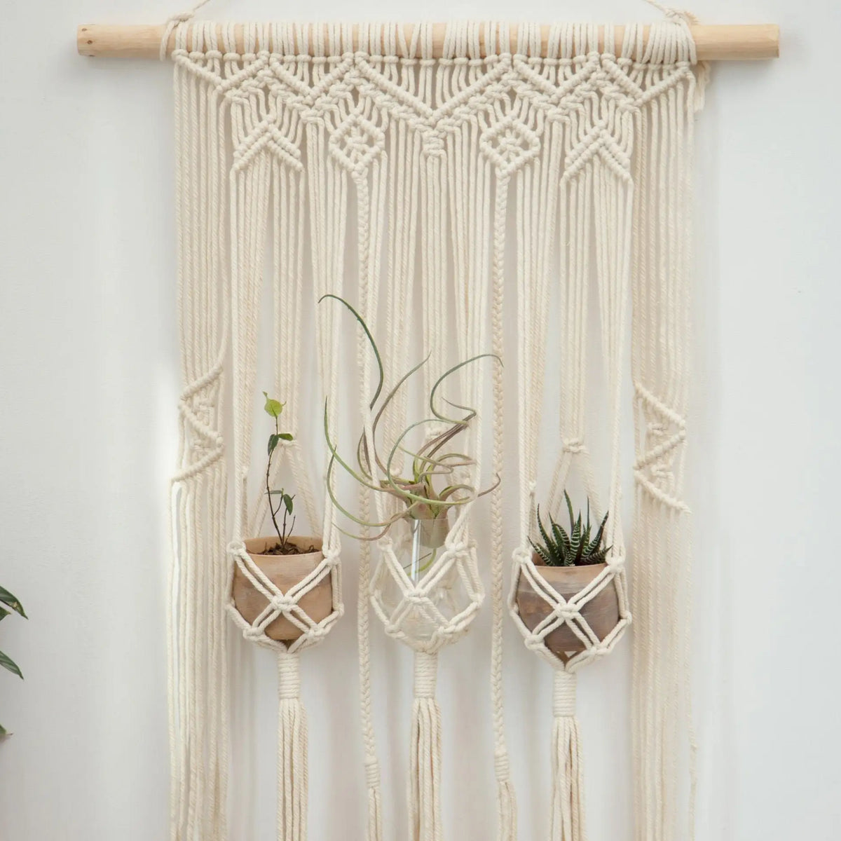 Macrame wall hanging Macrame plant hanger Triple rope hanging planter Wall planter woven tapestry Boho bedroom, nursery decor Gi Décorations macramé