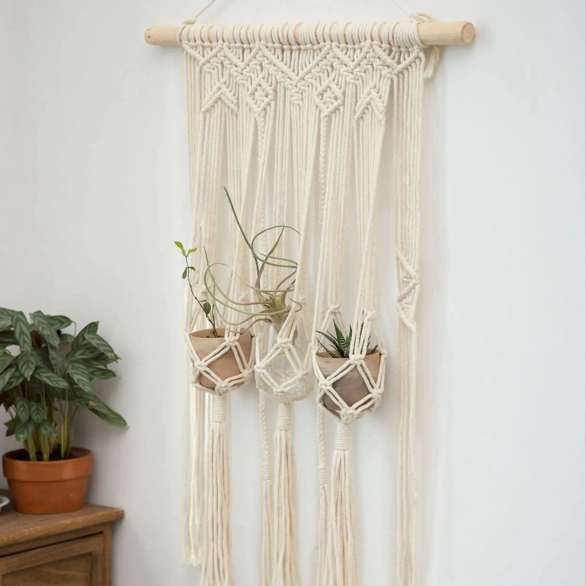 Macrame wall hanging Macrame plant hanger Triple rope hanging planter Wall planter woven tapestry Boho bedroom, nursery decor Gi Décorations macramé