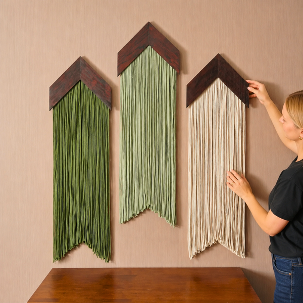 Tenture murale franges coton & socle bois | Wuldra