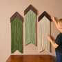 Tenture murale franges coton & socle bois | Wuldra