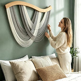 Tenture murale macramé gris et écru motif vague — chambre bohème lumière naturelle Drapa