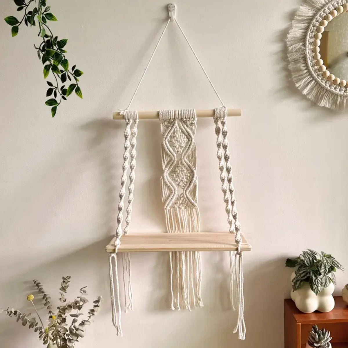 Boho Chic Macrame Wall Hanging Shelf,Woven Rope Plant Hanger for Bedroom & Bathroom Decor,Versatile Storage Solution Décorations macramé