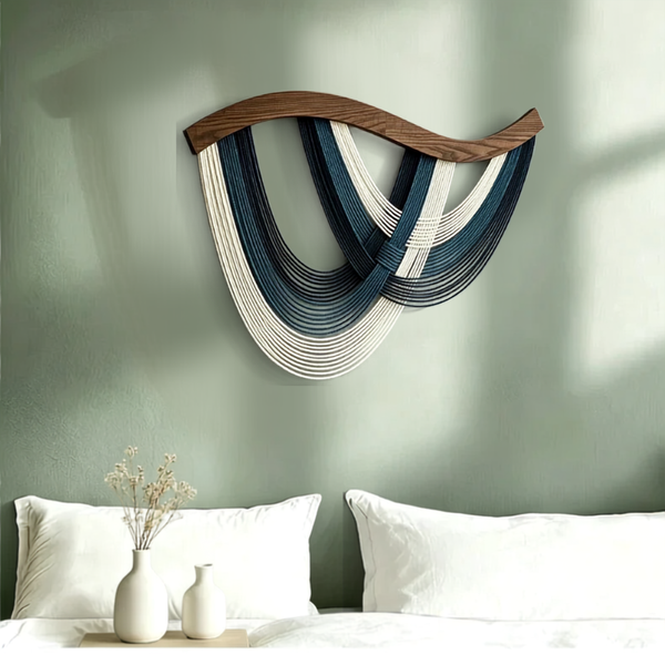 Décoration murale bohème macramé fils drapés barre courbée | Drapa Décorations macramé