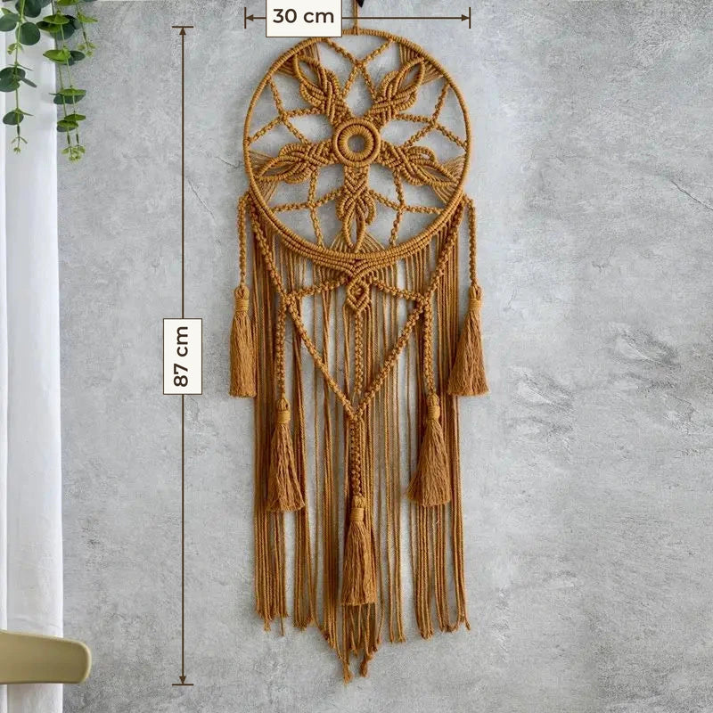 attrape rêve fait main - dimensions de l'attrape-rêve en macramé ocre, 87 cm de haut et 30 cm de large