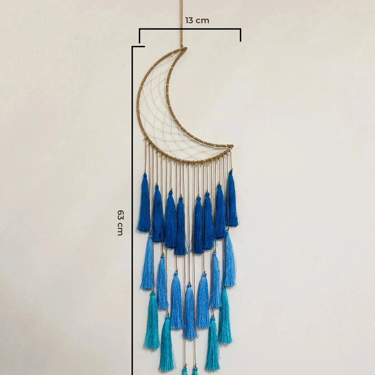 attrape rêve lune - lune bleue avec ses dimensions, 13 cm de large pour 63 cm de haut