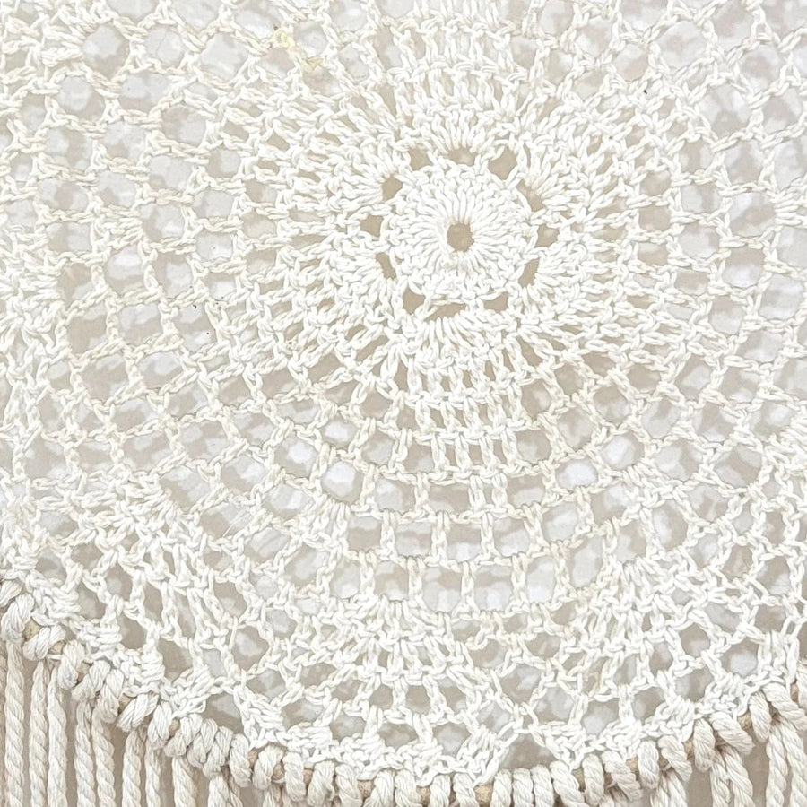 attrape rêve macramé - centre du disque crocheté en gros plan