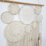 attrape rêve macramé - disques crochetés vus de biais, baguette et franges