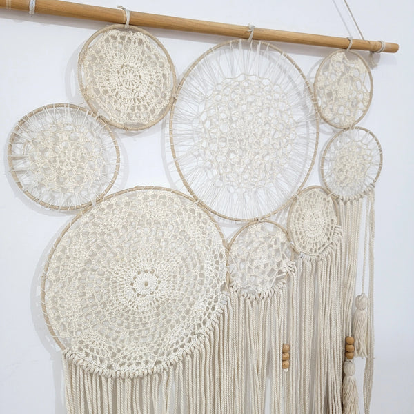 attrape rêve macramé - disques crochetés vus de biais, baguette et franges