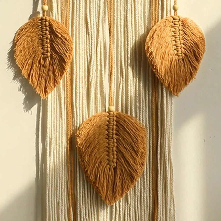 attrape rêve macramé - feuilles ocre en cordon de coton sur franges écrues