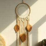 attrape rêve macramé - modèle ocre à trois grandes feuilles et franges écrues
