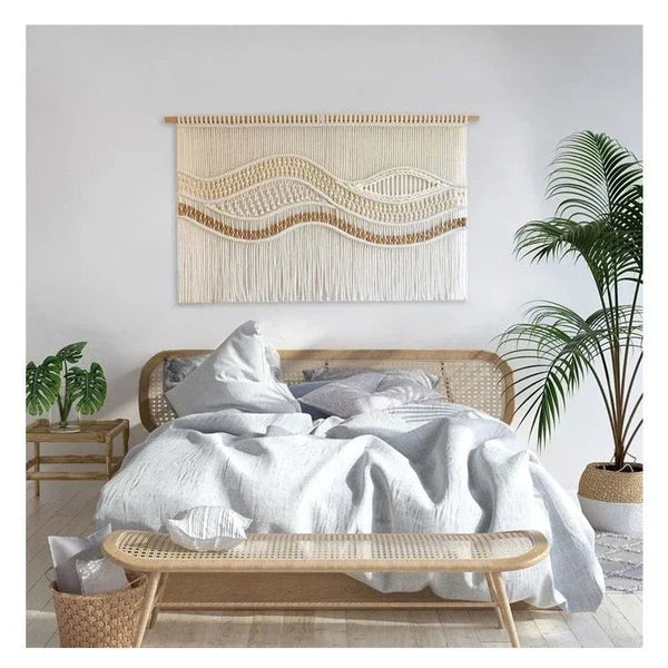 Décoration murale bohème macramé vagues — chambre bohème, lit rattan, palmier d'intérieur