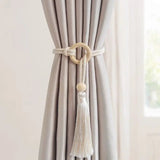 Embrasse rideau pompon coton blanc sur rideau gris clair – Rinova