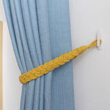 Embrasse rideau tresse en coton à boucle - coloris jaune moutarde, tresse de coton sur rideau bleu clair