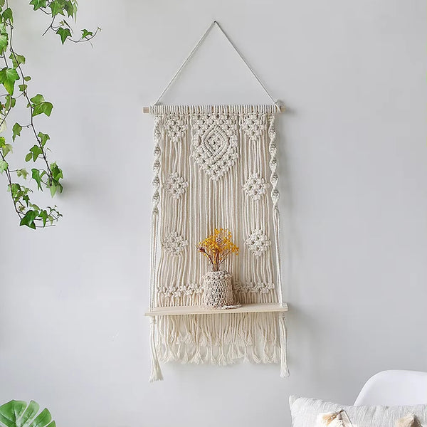 Étagère macramé losanges tissés — vue complète motif diamants, tablette avec vase et fleurs