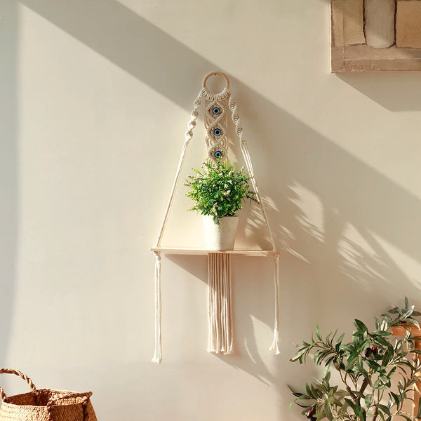 étagère macramé - modèle triangle à anneau en bois et trois perles mauvais œil, plateau en bois
