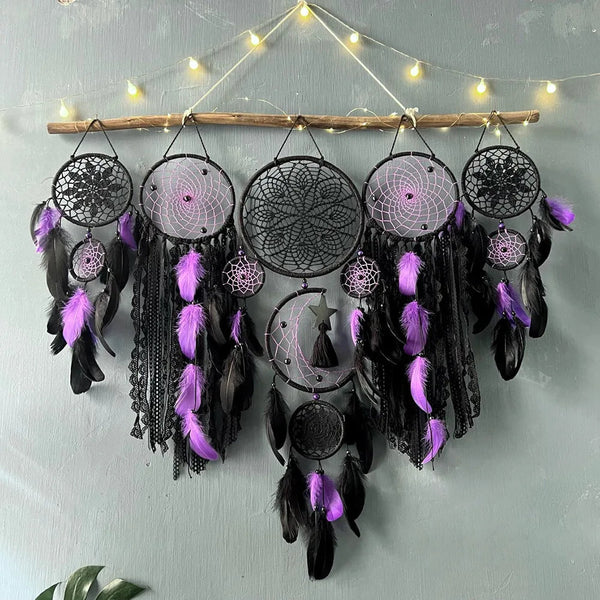 Grand attrape-rêve 5 cercles noir violet plumes sur branche