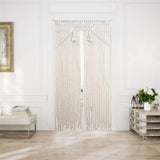Rideau macramé Kheïma dans salon lumineux boiseries blanches avec fleurs
