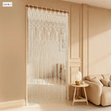 Rideau macramé écru - dans un salon beige avec canapé