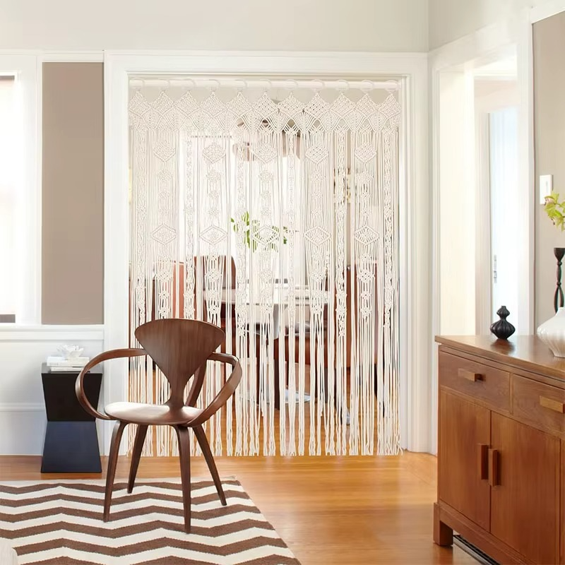Vue d'ensemble rideau macramé Naïa en situation — séparateur salon style bohème
