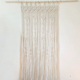 Détail motif et franges rideau de porte macramé Naïa — coton naturel bohème