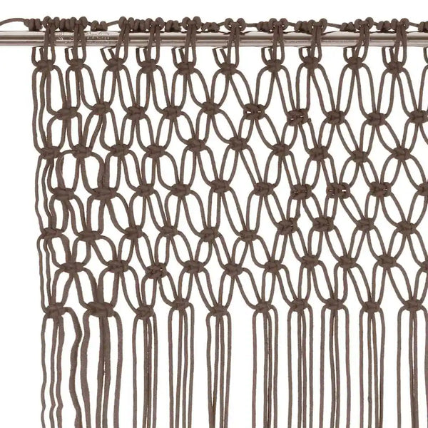 Rideau macramé taupe - gros plan sur le haut : mailles nouées sous la tringle