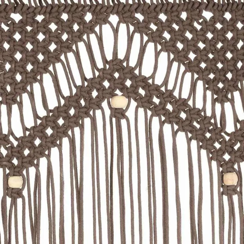 Rideau macramé taupe - gros plan sur une pointe de zigzag et une perle beige