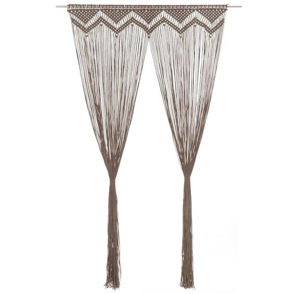 Rideau macramé taupe - présenté en deux pans relevés, sur fond blanc