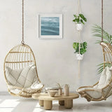 Suspension plante macramé - modèle double près de fauteuils suspendus en rotin